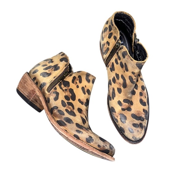 LIBERTY Black Shoes - LIBERTY Black Leopard Print Boots size 6 leather